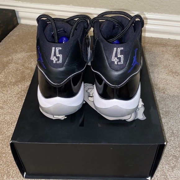 SIZE-7.5 Space Jams- Jordans. Barely Worn. - Picture 4 of 5